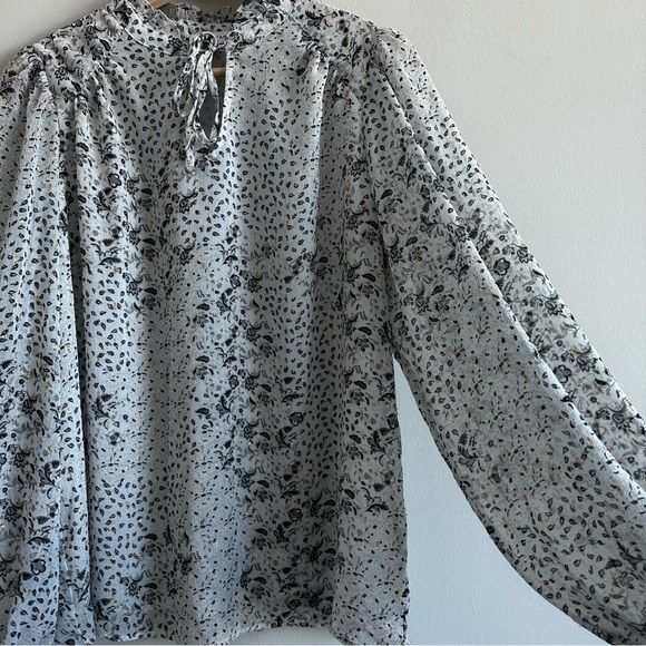 Maison d’ Amelie Paris Tie Neck Balloon Sleeve Blouse - Picture 4 of 10